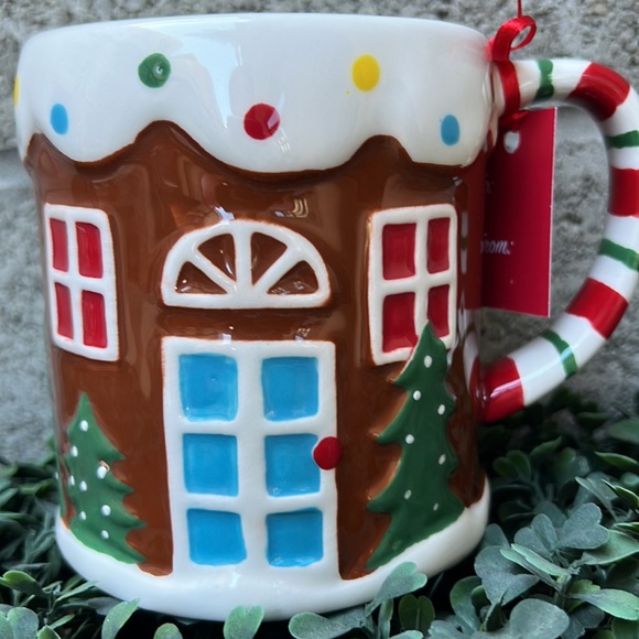 Large Christmas Gingerbreads House Mug - Picture 2 of 5